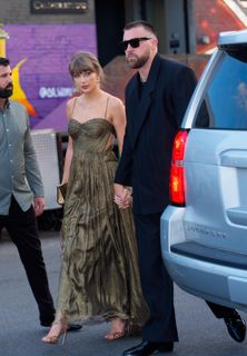 Taylor Swift feet photo 8