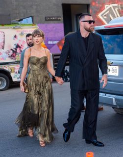 Taylor Swift feet photo 5