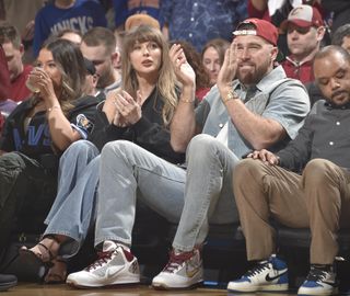 Taylor Swift feet photo 3
