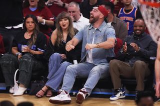 Taylor Swift feet photo 2