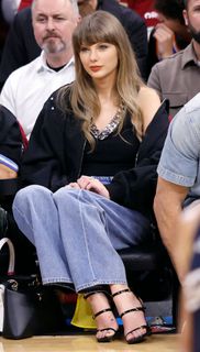 Taylor Swift feet photo 12