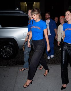 Taylor Swift feet photo 18