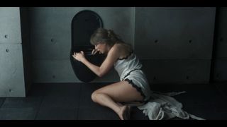 Taylor Swift feet photo 4