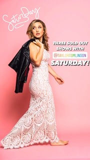 Taylor Tomlinson feet photo thumbnail