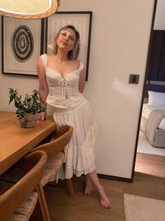 Taylor Tomlinson feet photo thumbnail