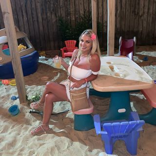 Taylor Wright feet photo 9