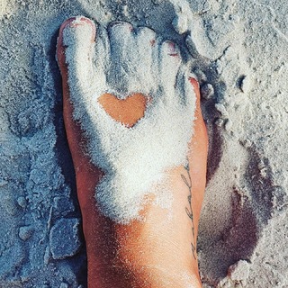 Taynah Espinoza feet photo 14