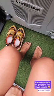 Taynah Espinoza feet photo 5