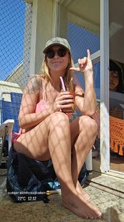 Taynah Espinoza feet photo 8