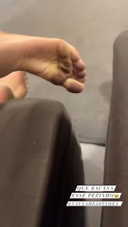 Taynah Espinoza feet photo 17