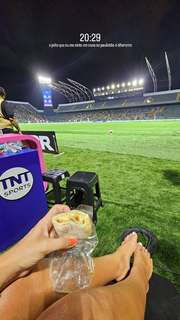 Taynah Espinoza feet photo 8