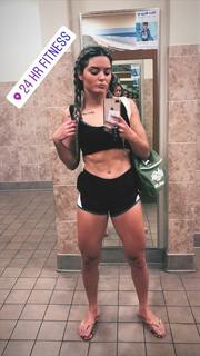 Taynara Melo feet photo thumbnail