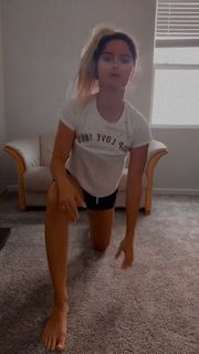 Taynara Melo feet photo thumbnail