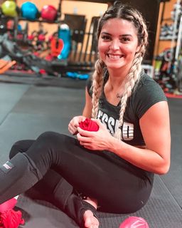 Taynara Melo feet photo thumbnail