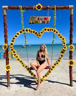 Taynara Melo feet photo thumbnail