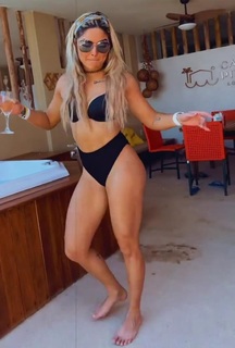 Taynara Melo feet photo thumbnail
