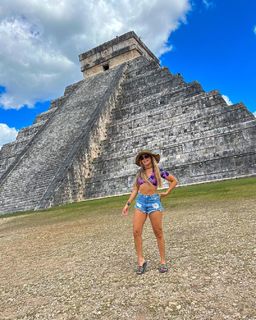 Taynara Melo feet photo thumbnail