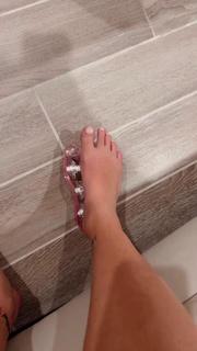 Taynara Melo feet photo thumbnail