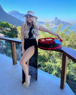 Taynara Melo feet photo thumbnail