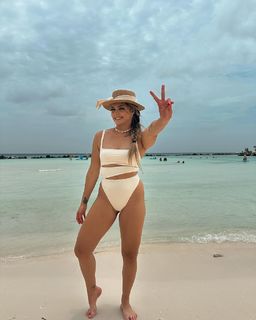 Taynara Melo feet photo thumbnail
