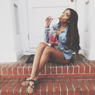 Teala Dunn feet photo thumbnail