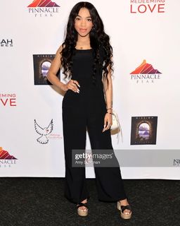 Teala Dunn feet photo thumbnail