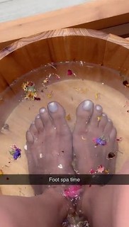 Teala Dunn feet photo thumbnail