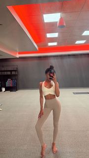 Teala Dunn feet photo thumbnail