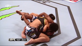 Tecia Torres feet photo 7