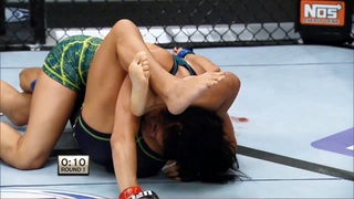 Tecia Torres feet photo 4