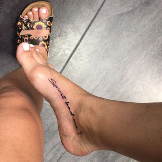 Tecia Torres feet photo 6