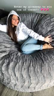 Teilor Grubbs feet photo 1