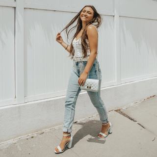 Teilor Grubbs feet photo 2