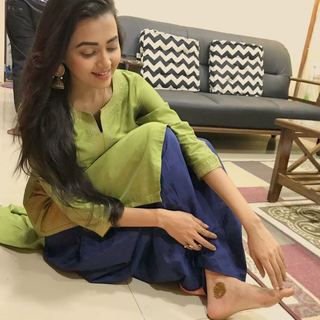 Tejasswi Prakash feet photo thumbnail
