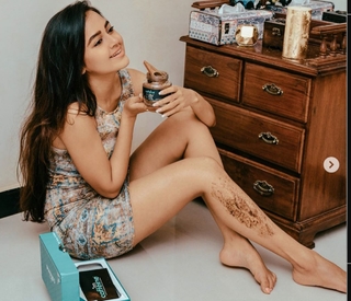 Tejasswi Prakash feet photo thumbnail