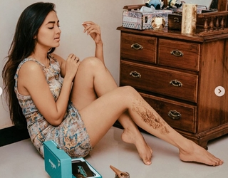 Tejasswi Prakash feet photo thumbnail