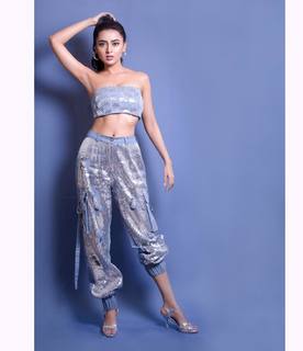 Tejasswi Prakash feet photo thumbnail