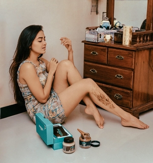 Tejasswi Prakash feet photo thumbnail