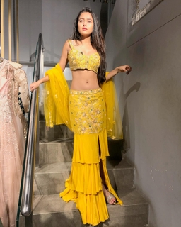 Tejasswi Prakash feet photo thumbnail