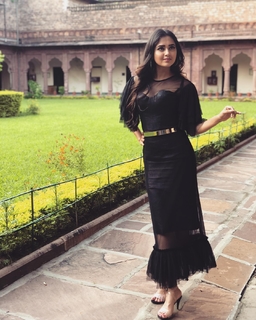 Tejasswi Prakash feet photo thumbnail