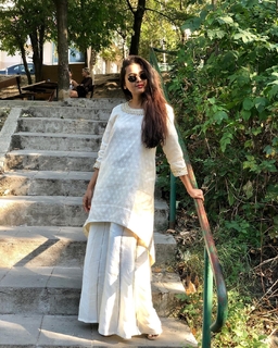 Tejasswi Prakash feet photo thumbnail