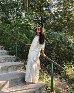 Tejasswi Prakash feet photo thumbnail
