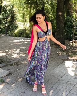 Tejasswi Prakash feet photo thumbnail