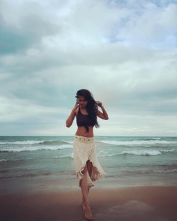 Tejasswi Prakash feet photo thumbnail