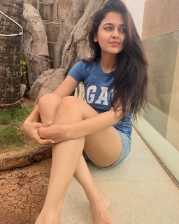 Tejasswi Prakash feet photo thumbnail