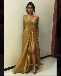 Tejasswi Prakash feet photo thumbnail