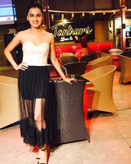 Tejasswi Prakash feet photo thumbnail