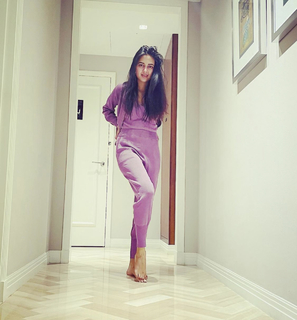 Tejasswi Prakash feet photo thumbnail