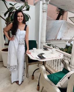 Tejasswi Prakash feet photo thumbnail