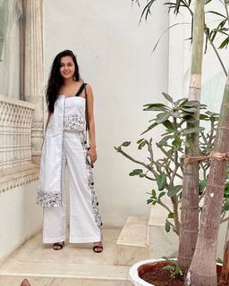 Tejasswi Prakash feet photo thumbnail